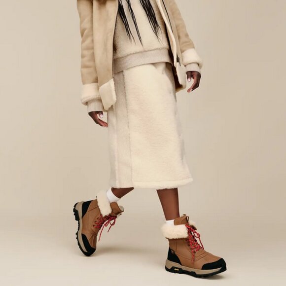 🇨🇦  UGG Women's Adirondack Boot XXV - Picture 1 of 8